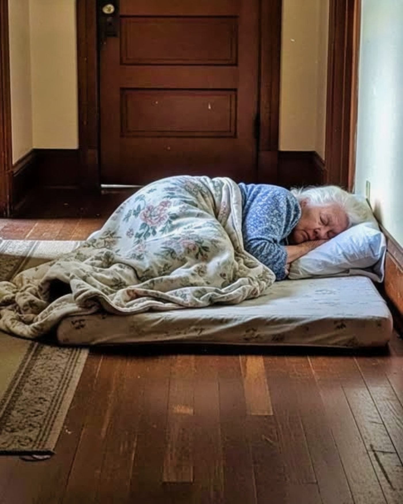 Llegué a casa antes de lo esperado de un viaje, ¡y lo que vi que mi marido estaba escondiendo me dejó sin palabras!: ¿Qué ocurrió?