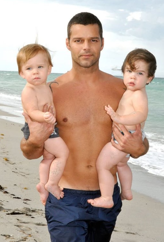 “Los gemelos de 16 años de Ricky Martin están casi tan altos como él”: ¿Cómo lucen ahora?